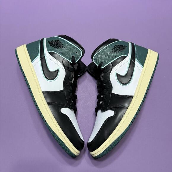 Nike Air Jordan 1 Mid SE White Black L Dew Retro FQ7818-100 12 Women / 10.5 Men - Picture 2 of 7